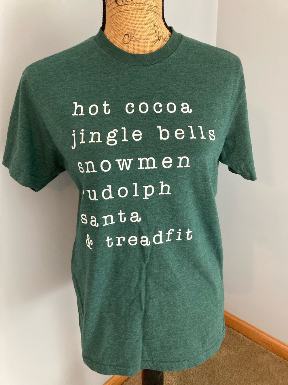 Next Level Apparel Green Short Sleeve Holiday T-Shirt Women Size Small
